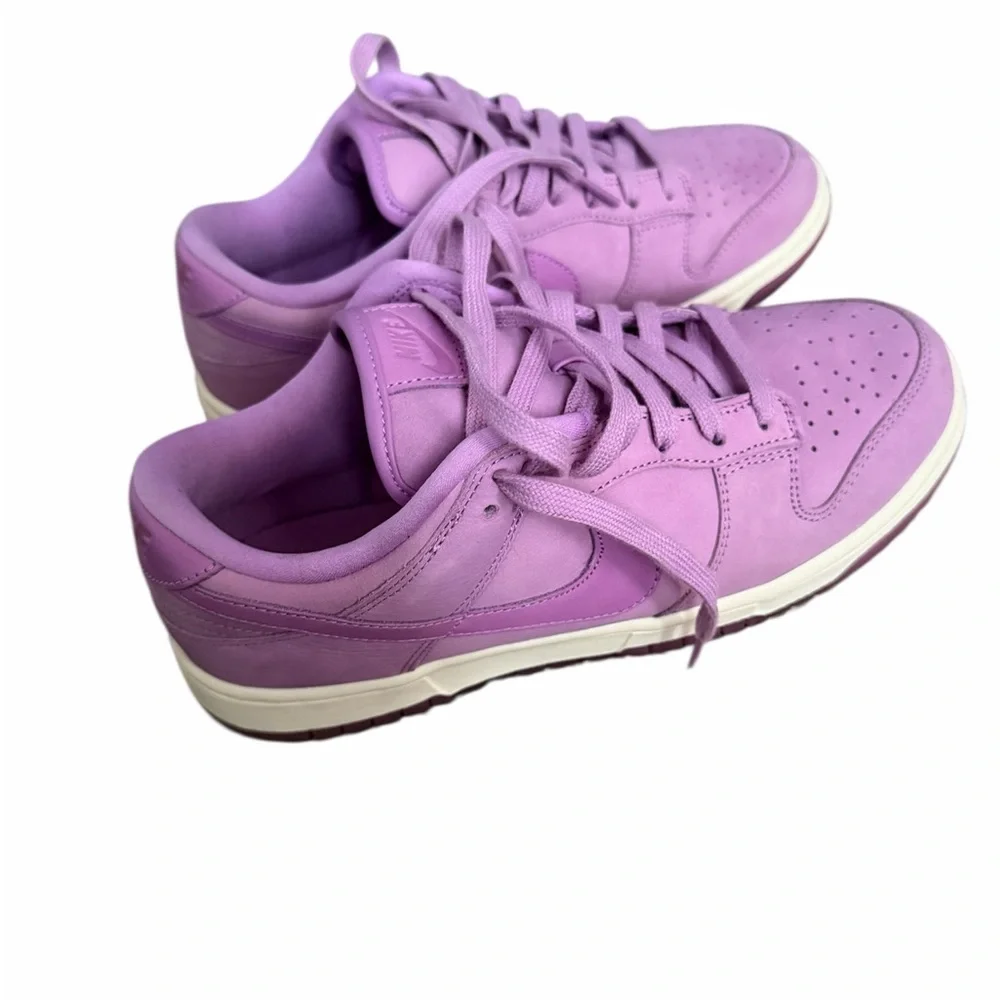 Nike Women’s Lavender Low-Top Sneakers - Picture 2 of 6